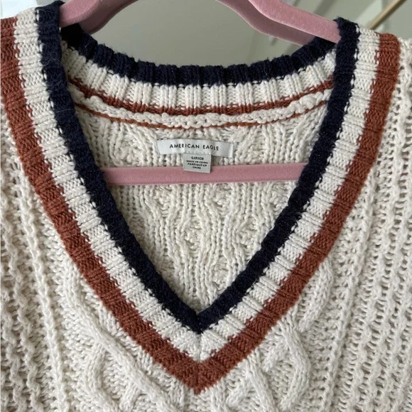 American Eagle Cream Cable Knit V-Neck Sweater | Size Small - Picture 2 of 7
